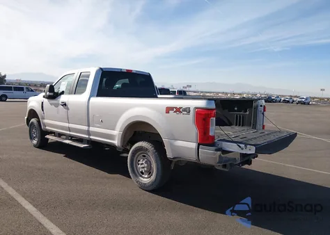 2017 Ford F-250 Xl z USA, uszkodzony, nr VIN 1FT7X2B61HEE15057